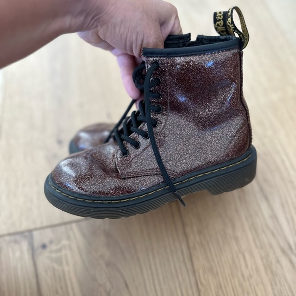 DOC MARTENS 1460 GLITTER LACE UP BOOTS Kids 13 - Picture 8 of 13